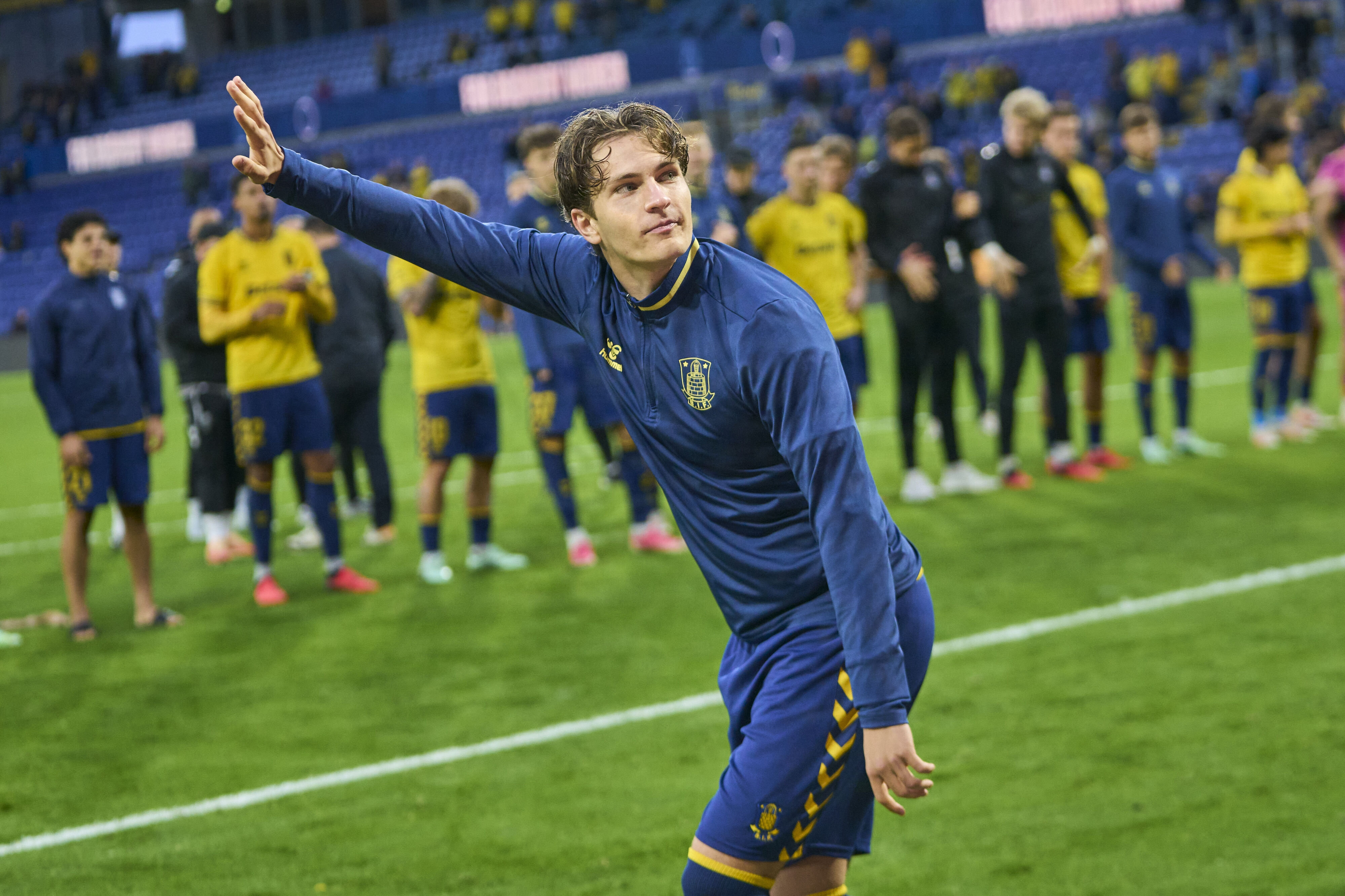 Jacob Ambæk blev hyldet af Brøndbys fans efter sine to mål mod Lyngby.