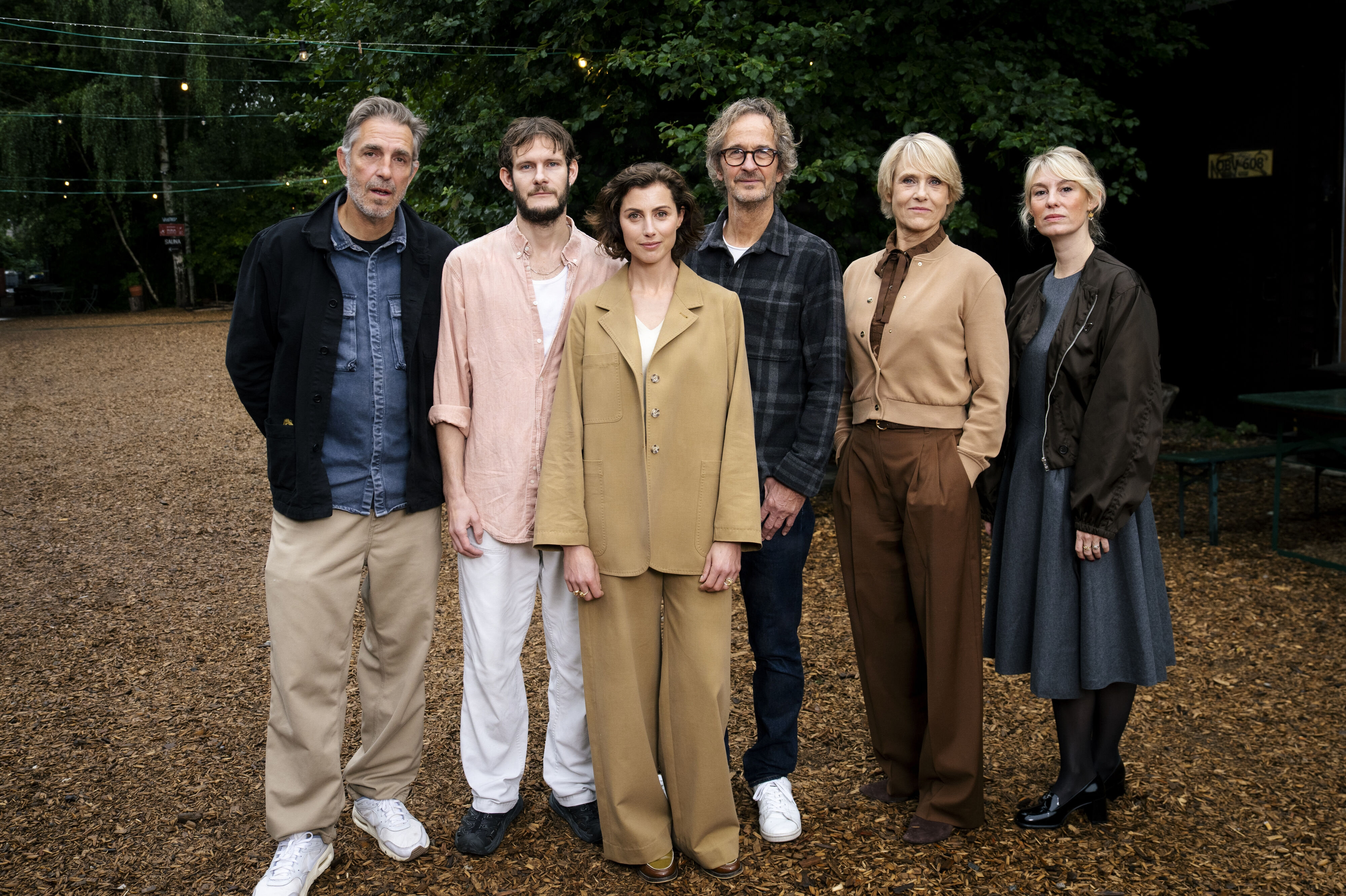 Kendte skuespiller som Lars Brygmann og Charlotte Fich spiller med i DR's nye dramaserie "Høst". Til venstre i billedet ses instruktør Martin Zandvliet.