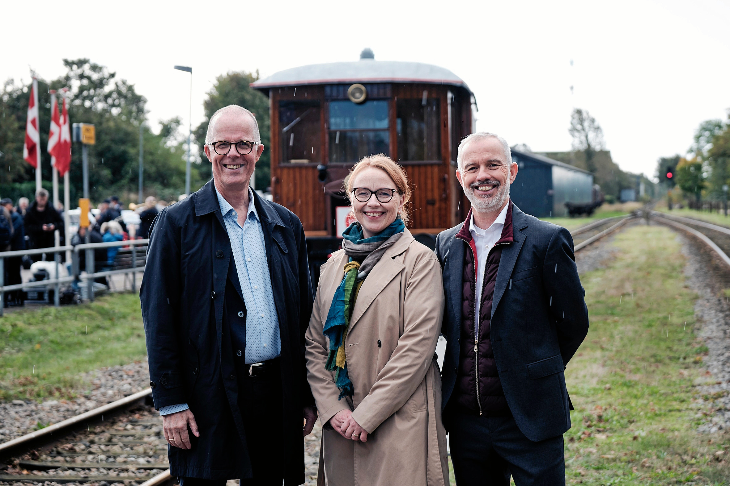 Taleholderne ved Tølløsebanens fejring var (fra venstre) udvalgsformand Christian Wedell-Neergaard fra Region Sjælland, regionsrådsformand Trine Birk Andersen og adm. direktør i Lokaltog Claus Scheel Hinke.