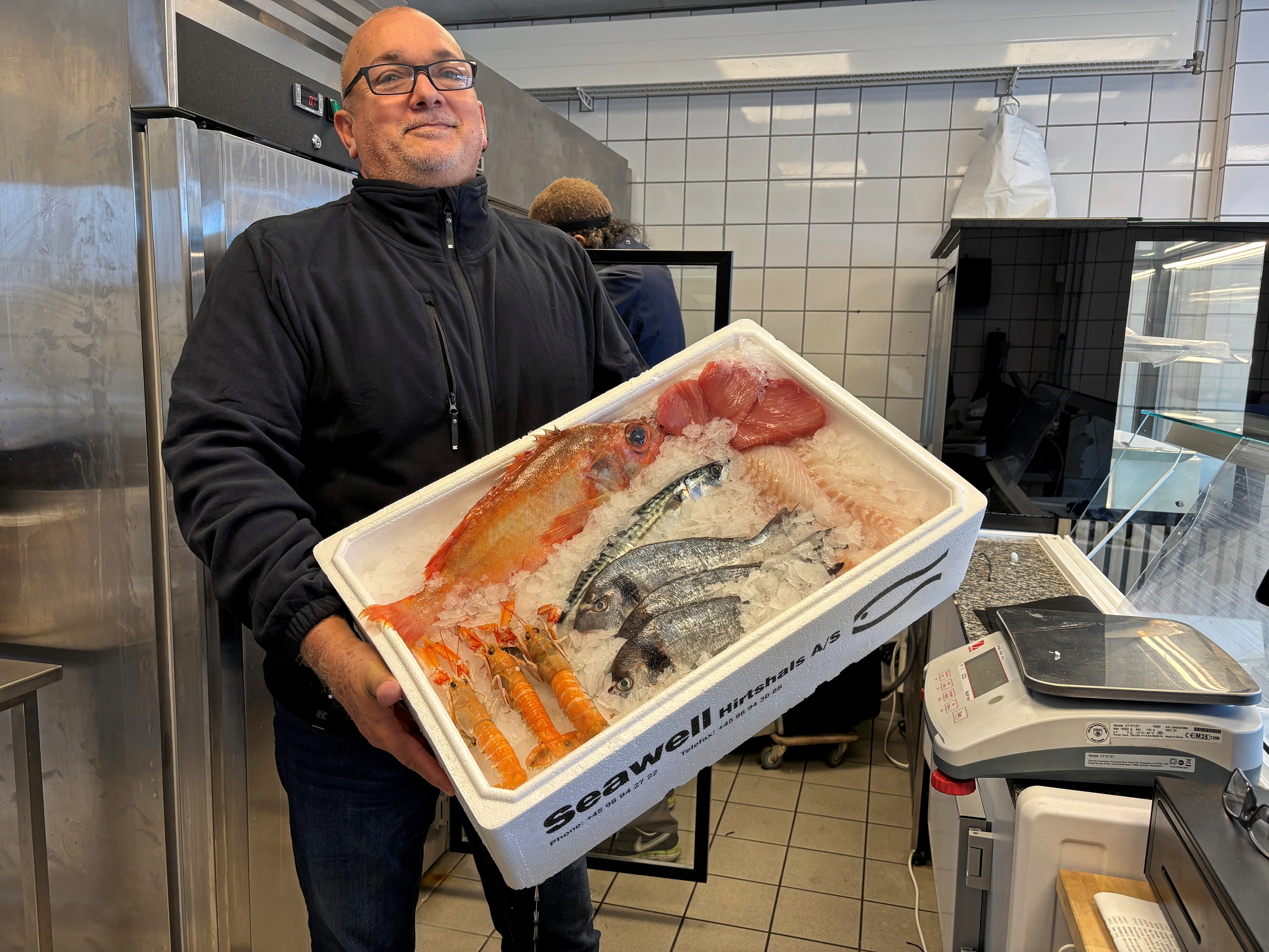 Beni Garcia er klar til at byde kunderne velkommen på Askelundsvej 2D.