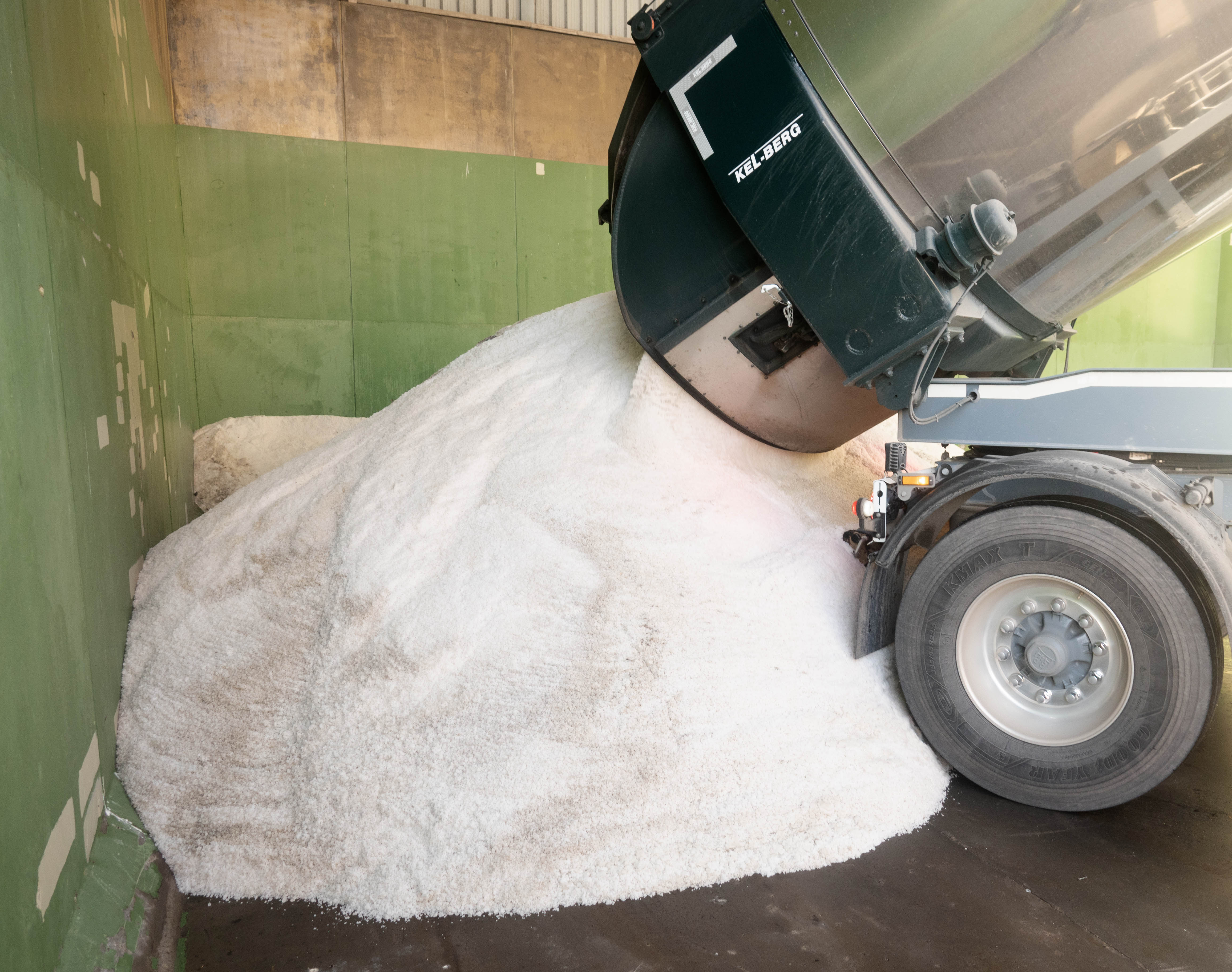Saltlageret står klar med 300 tons vejsalt, som skal sikre, at de første frostenætter ikke bliver udfordrende for trafikken.