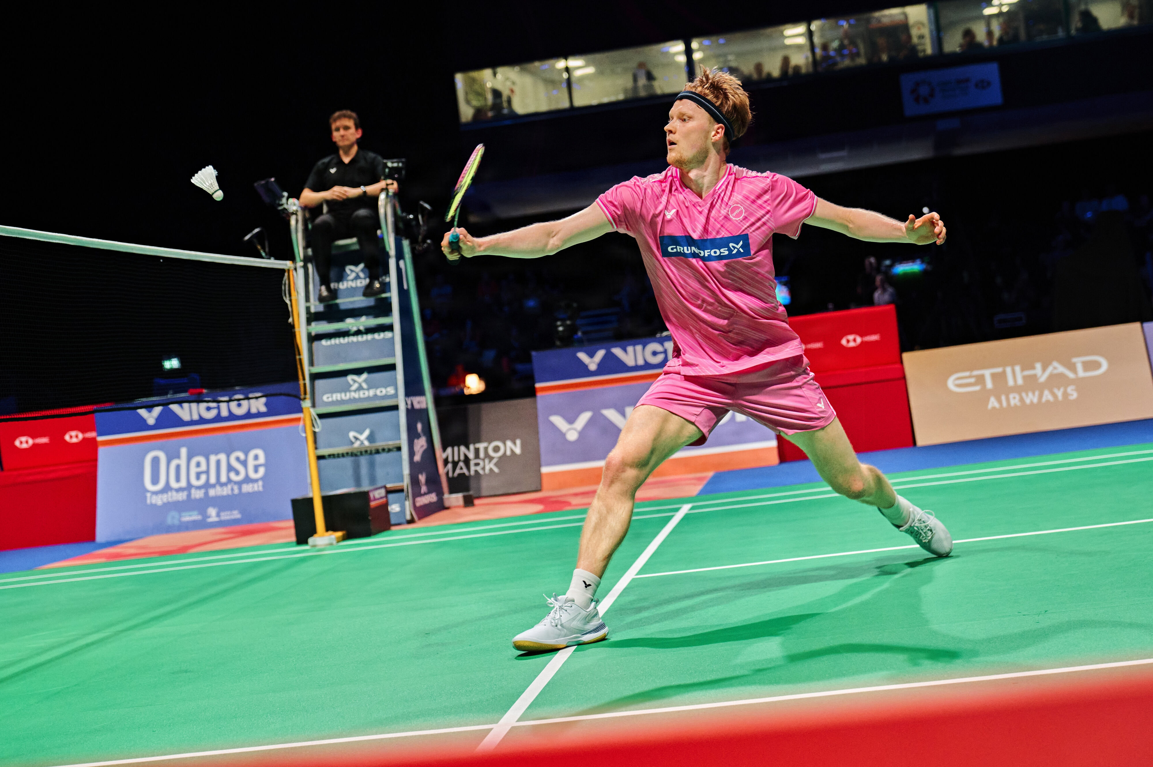 Anders Antonsen er klar til finalen i Denmark Open. Her ses han i aktion i kvartfinalen, som blev spillet fredag.