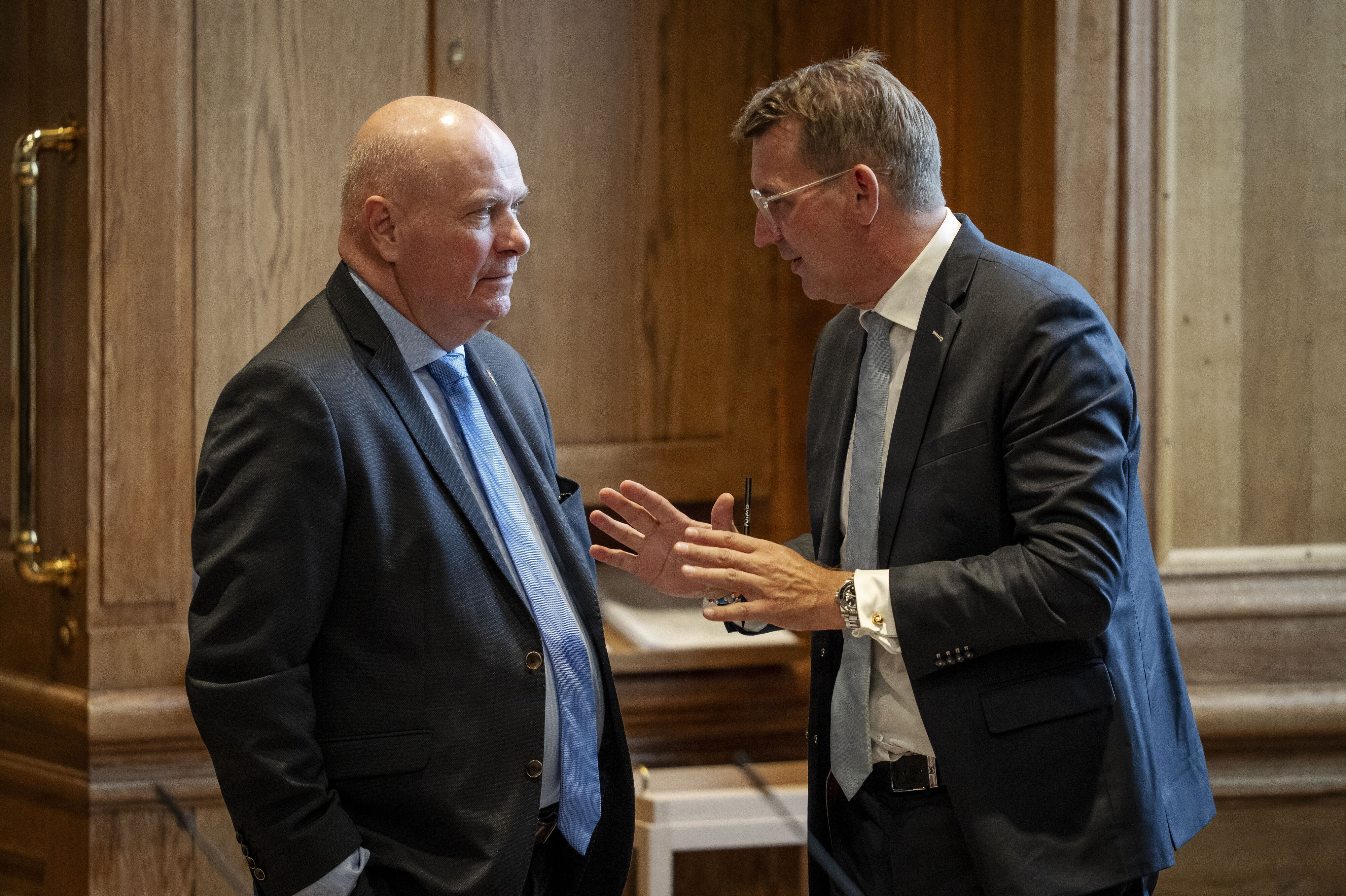 Søren Gade (V) og Troels Lund Poulsen (V) på Christiansborg i København i september 2026. Troels Lund Poulsen roser Søren Gades indsats for Venstre i et opslag på Facebook, efter at Søren Gade søndag aften har meddelt, at han forlader Folketinget.(Arkivfoto).