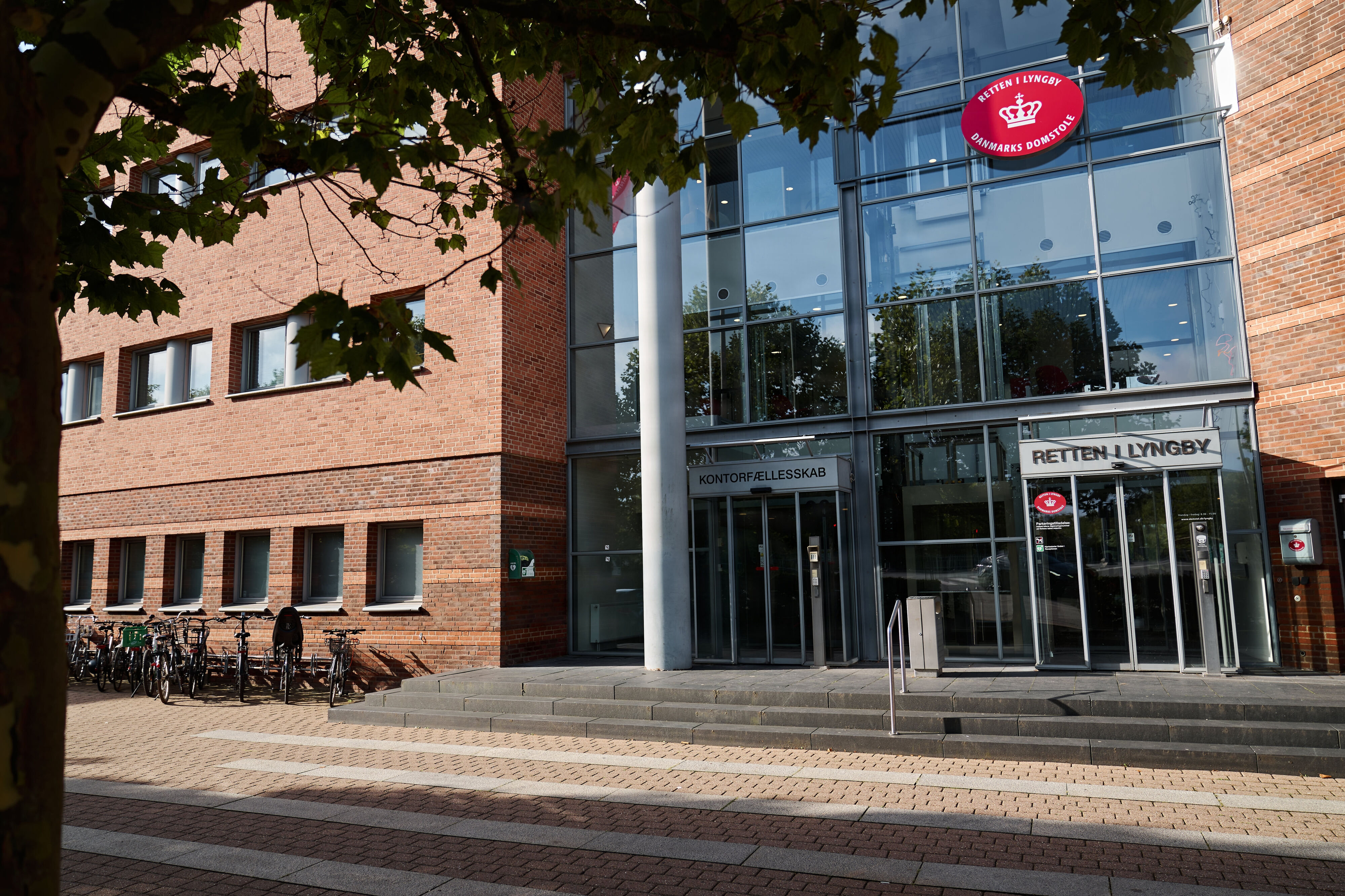 Retten i Lyngby har afsat fire dage til en straffesag mod en advokat, der ufrivilligt fik en rolle i TV 2-dokumentaren "Den sorte svane". (Arkivfoto).