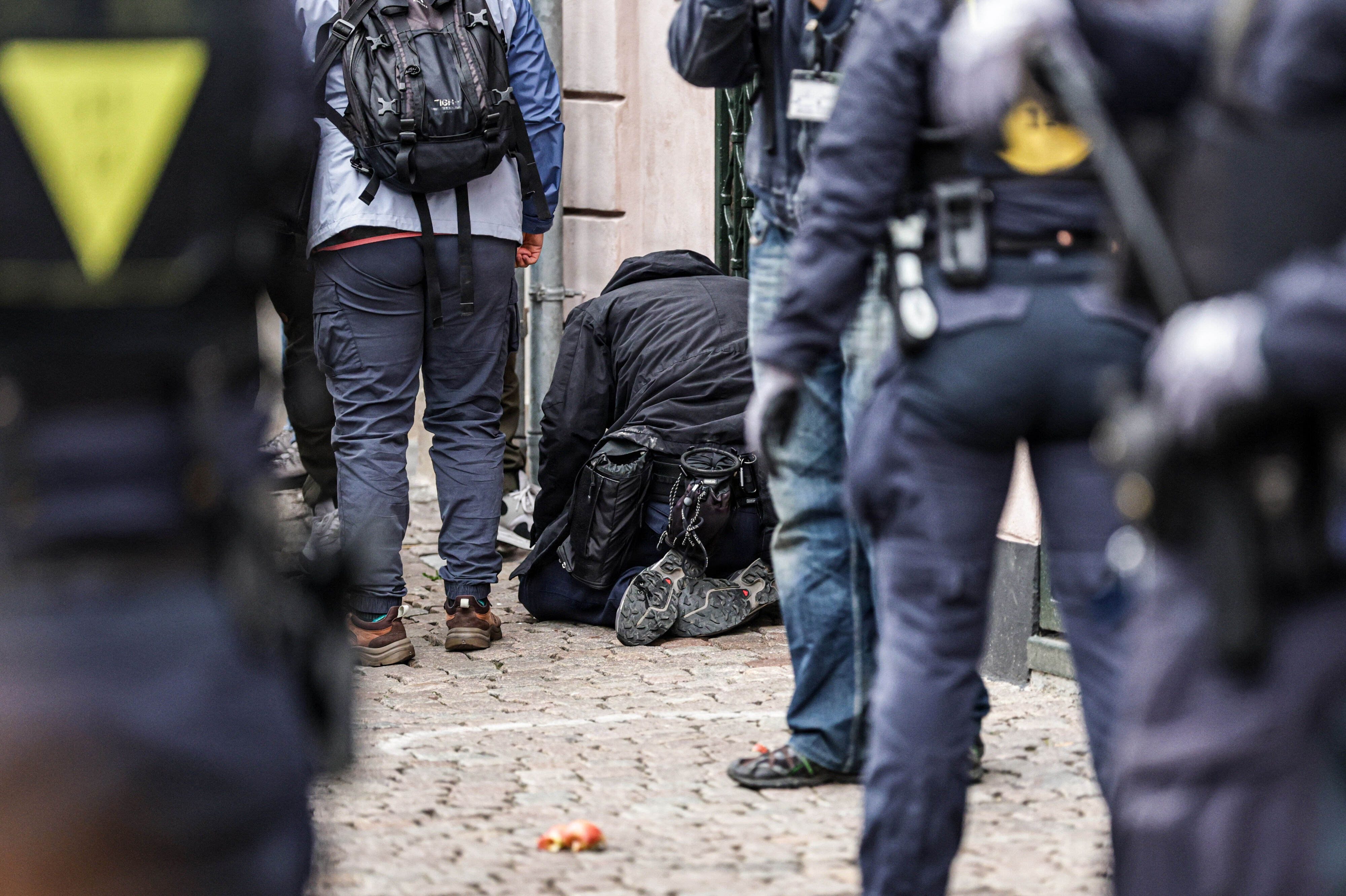 Politiken-fotograf Thomas Borberg ligger på knæ i København lørdag den 17. oktober 2026.
