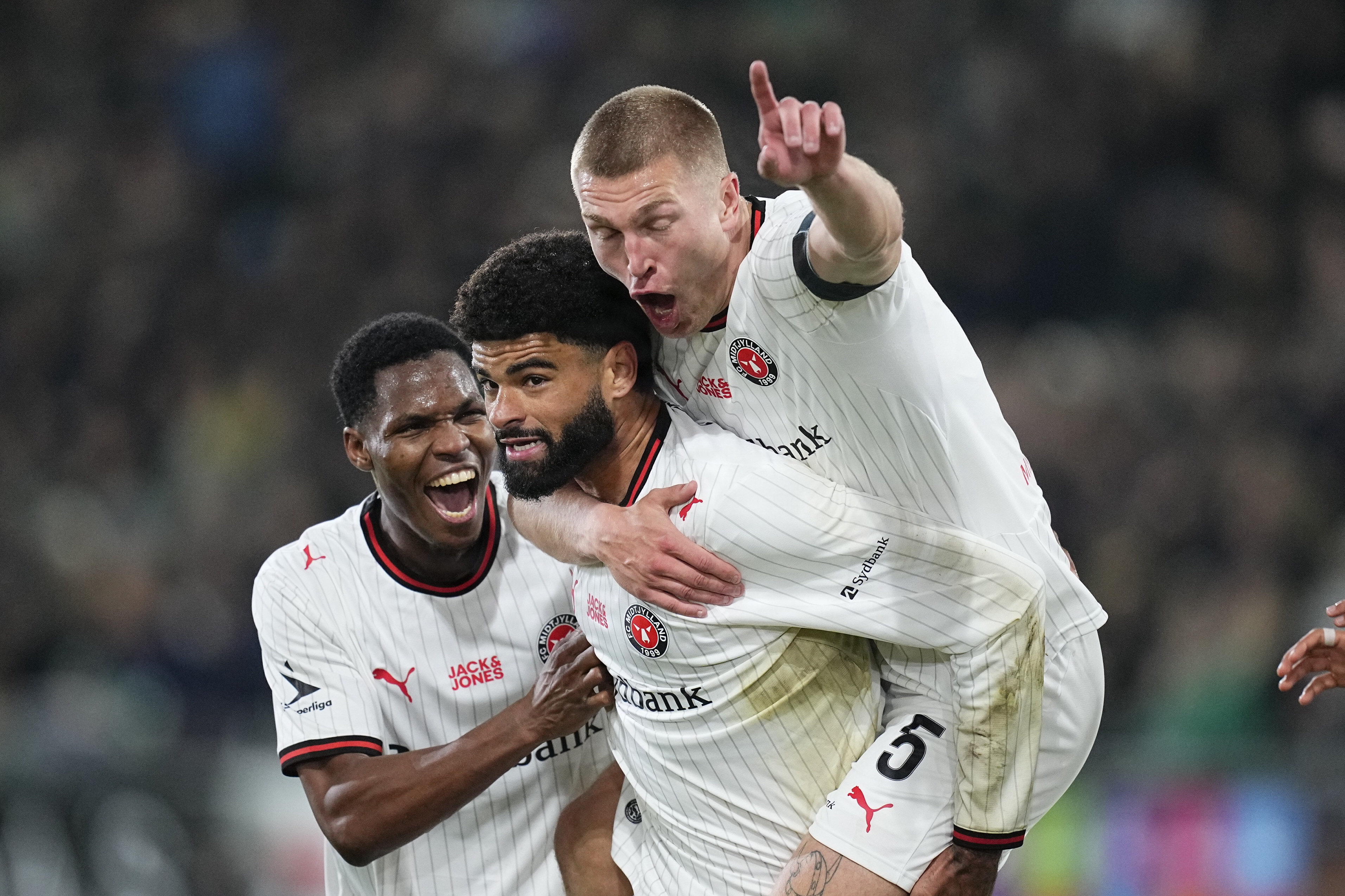 Profilerne Philip Billing og Rasmus Nissen Kristensen stod for FCM's mål i 2-1-sejren over Viborg.