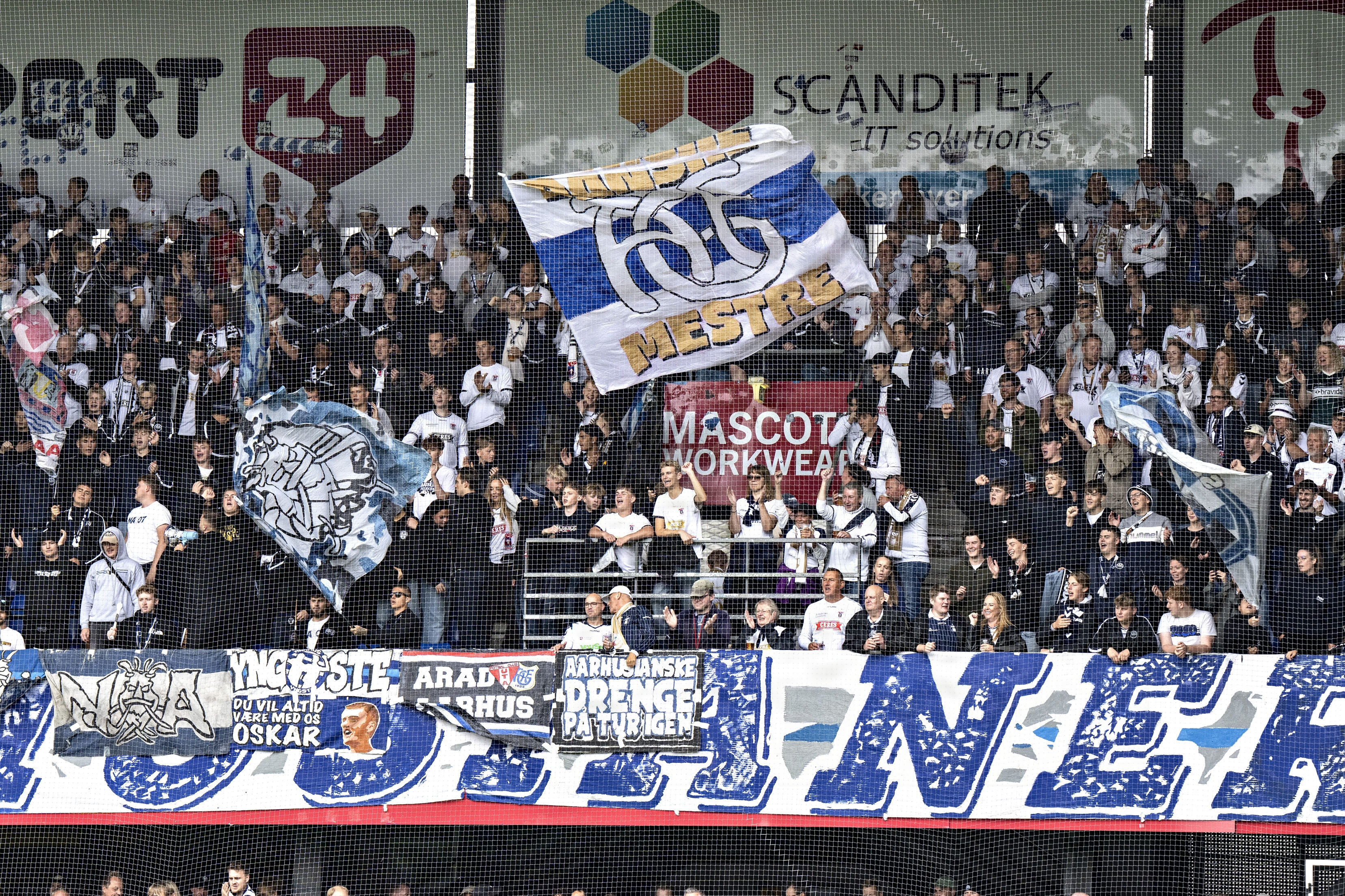 Her ses udeholdets fans på Cepheus Park i superligakampen mellem Randers FC og AGF i august. (Arkivfoto).