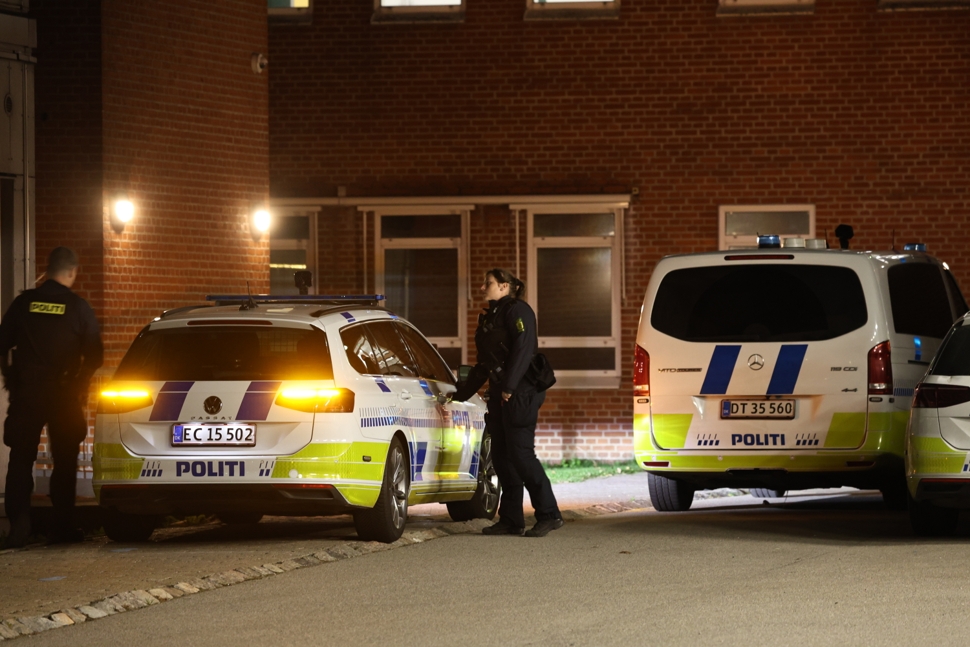 Politiet dukkede op ved Sjællands Universitets Hospital i Køge, da en blødende mand dukkede op.